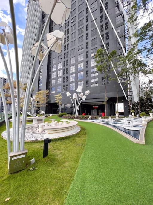 Modern Suites At Arte Mont Kiara By Iconique Kuala Lumpur Exterior photo
