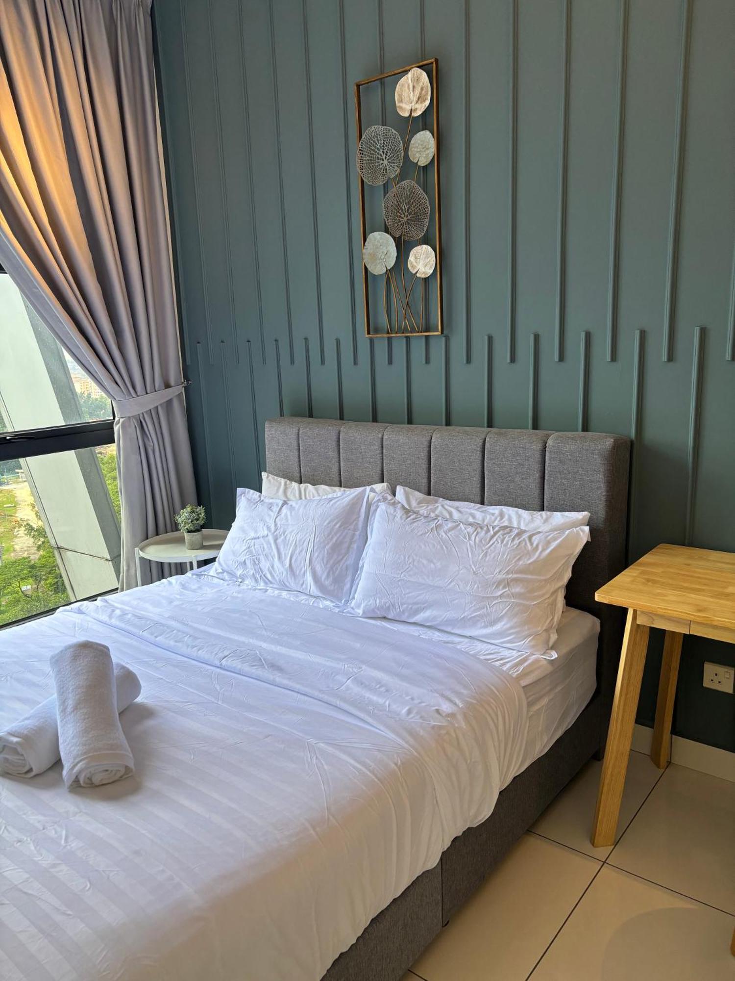 Modern Suites At Arte Mont Kiara By Iconique Kuala Lumpur Room photo