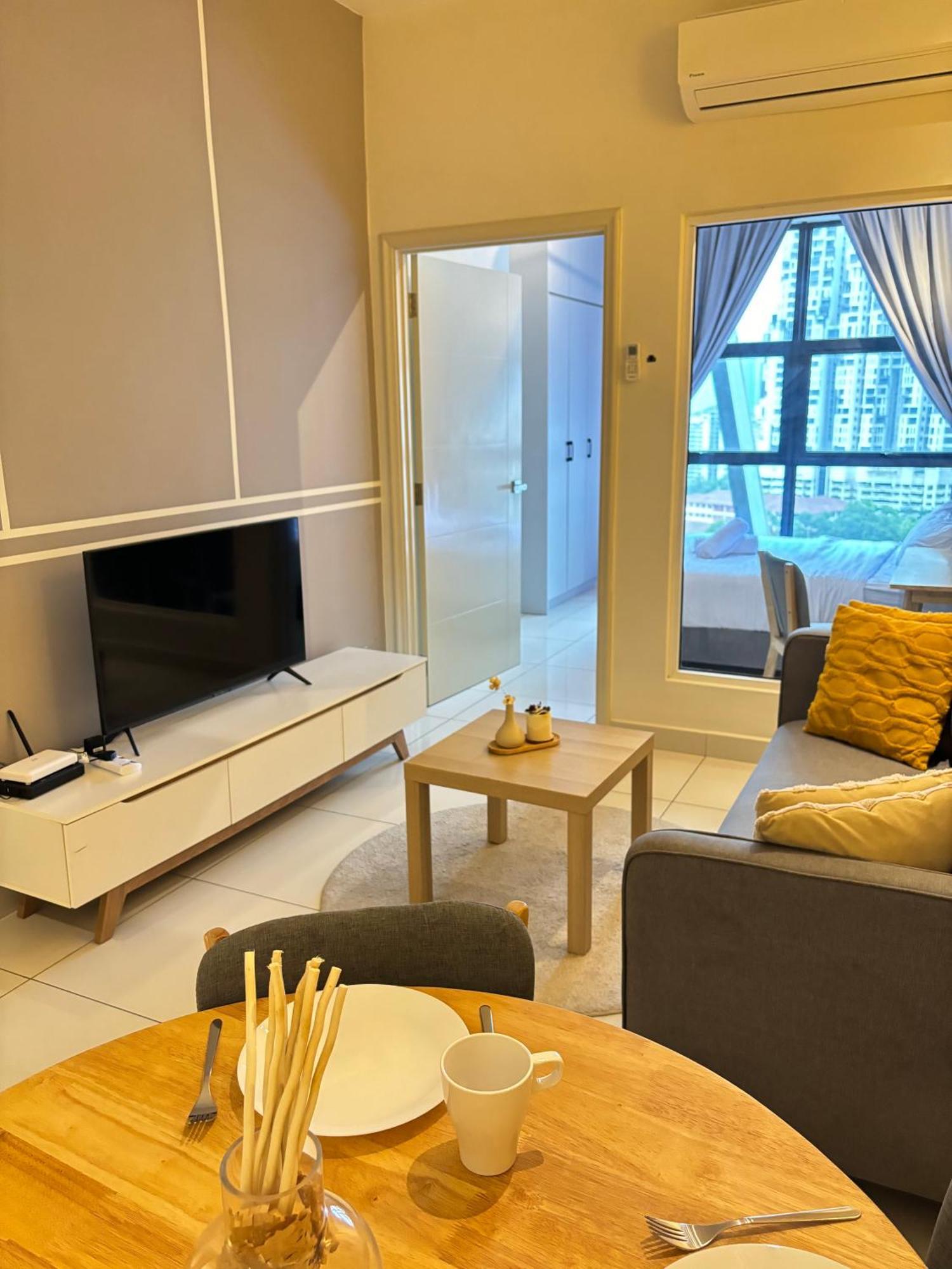 Modern Suites At Arte Mont Kiara By Iconique Kuala Lumpur Room photo
